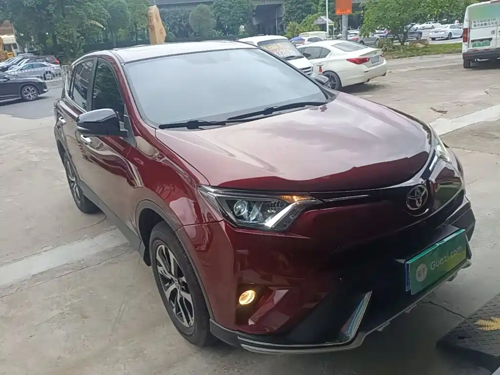Toyota RAV4 — фото 4