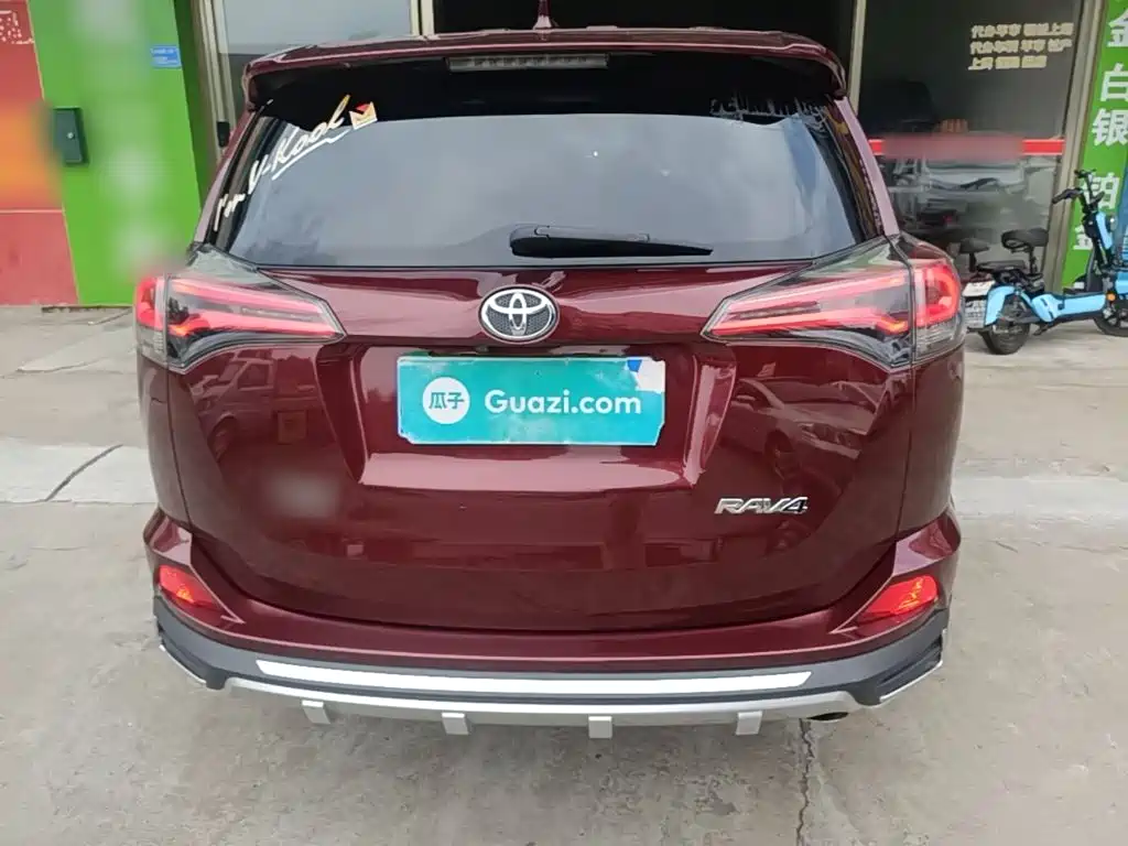 Toyota RAV4 — фото 6