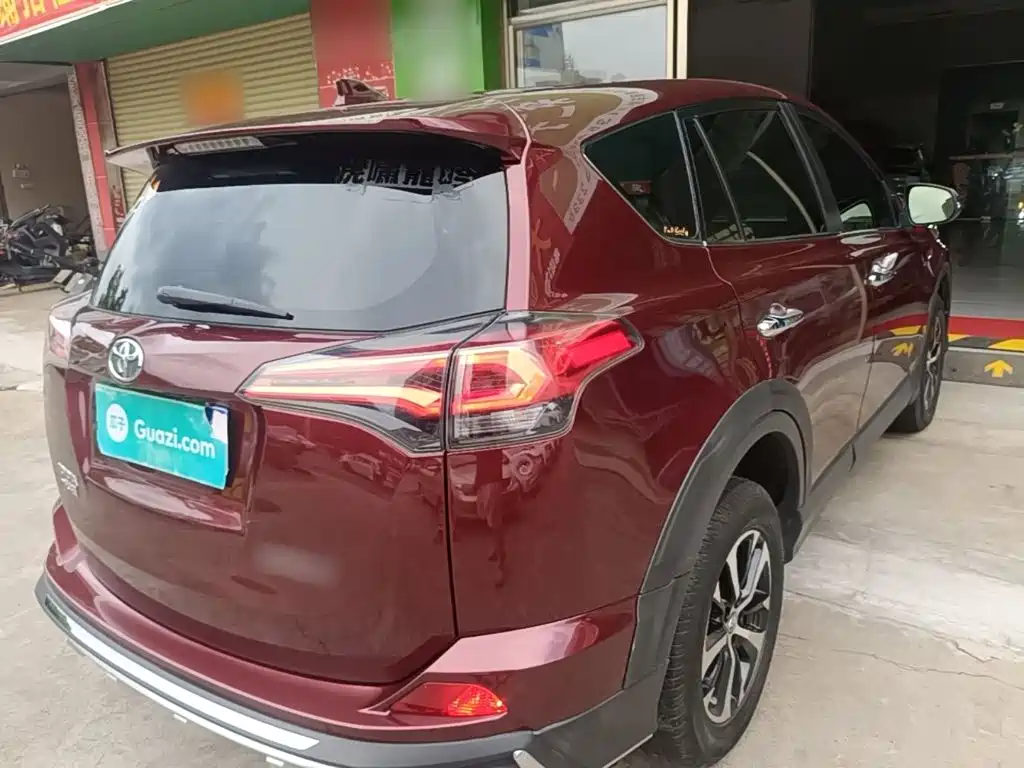 Toyota RAV4 — фото 7