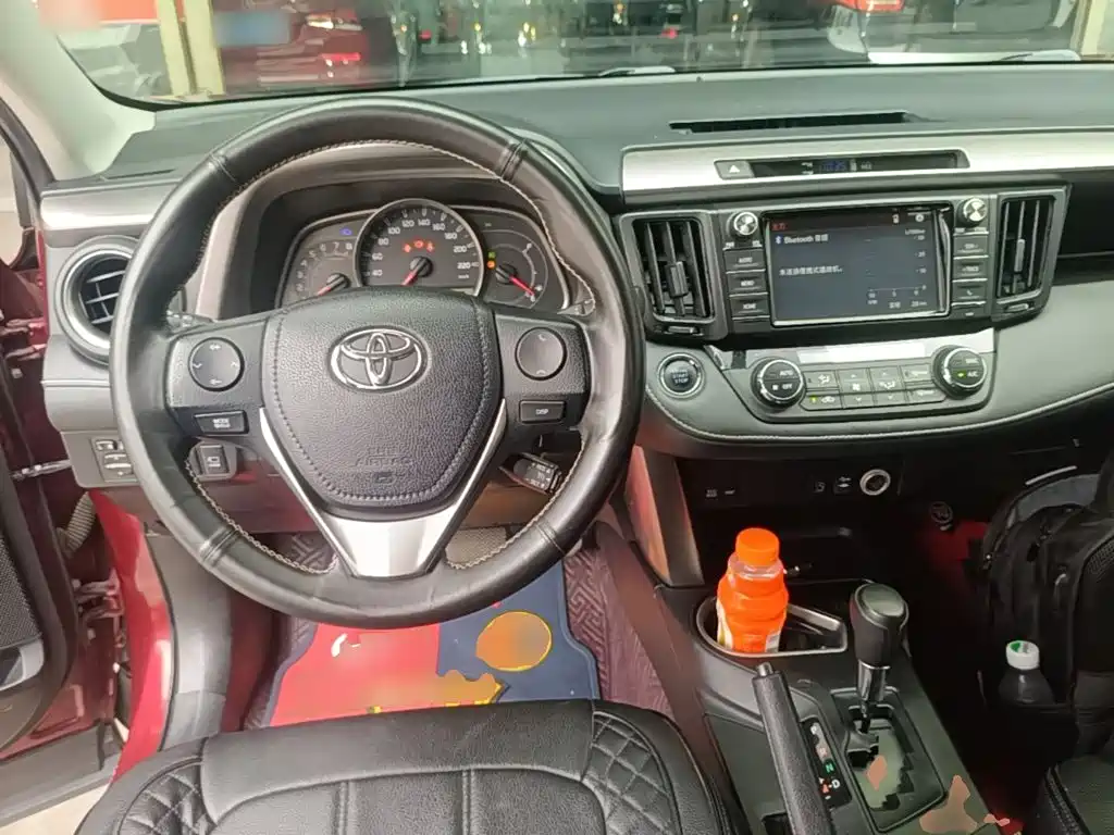 Toyota RAV4 — фото 10
