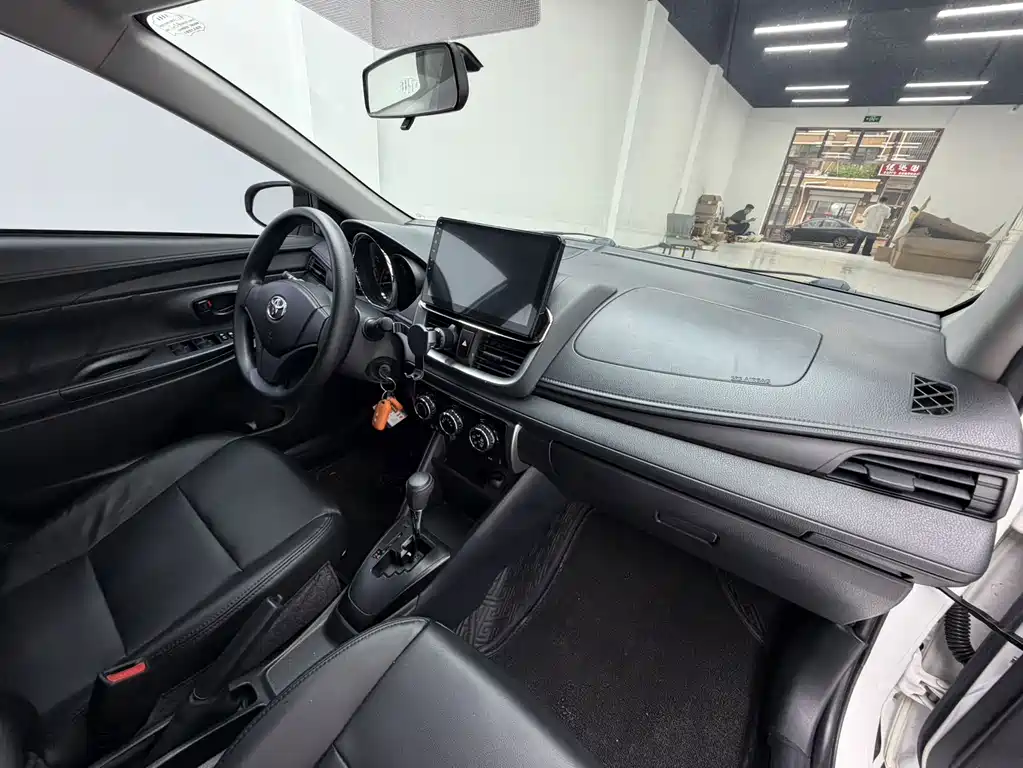 Toyota Yaris L — фото 17