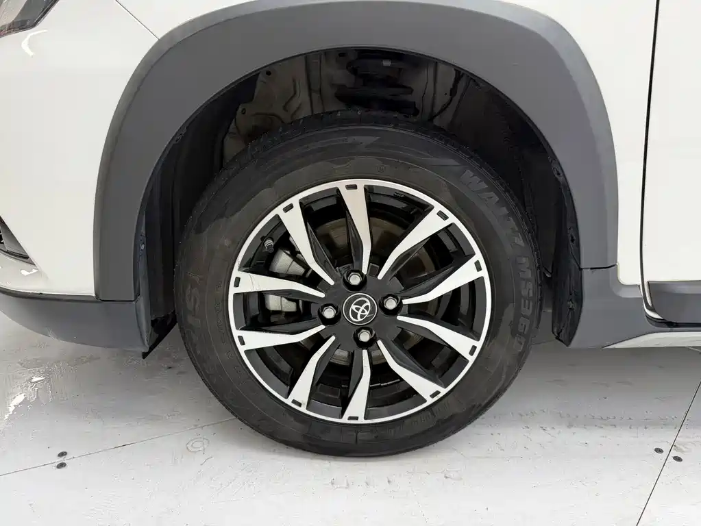 Toyota Yaris L — фото 8