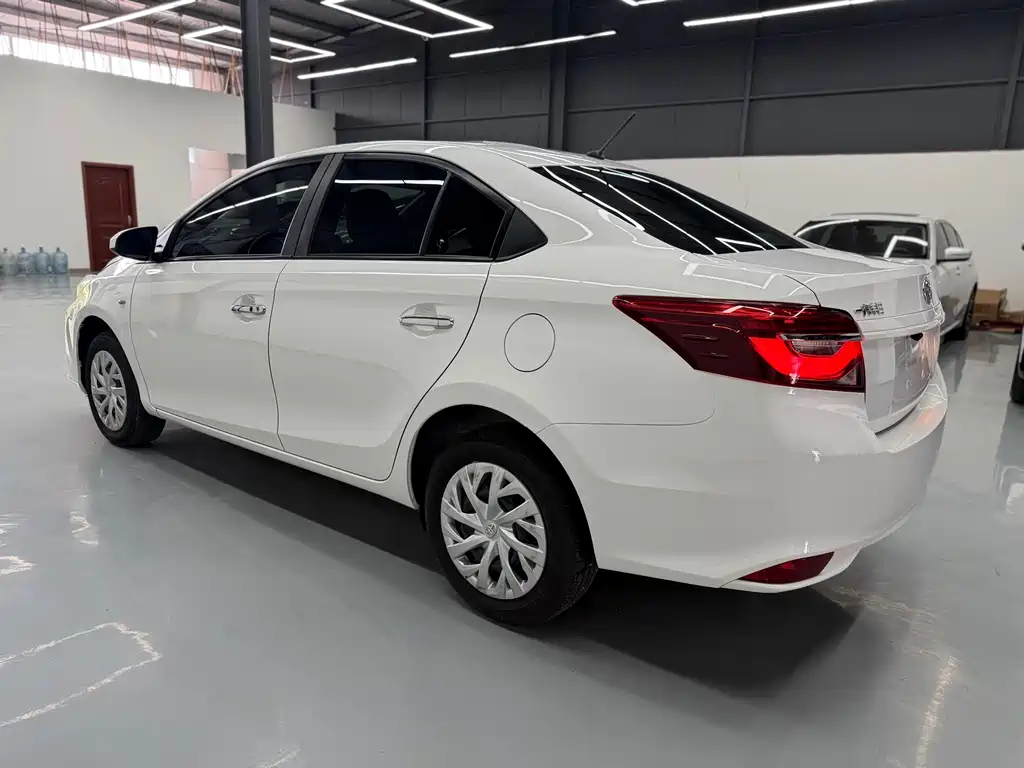 Toyota Vios — фото 4