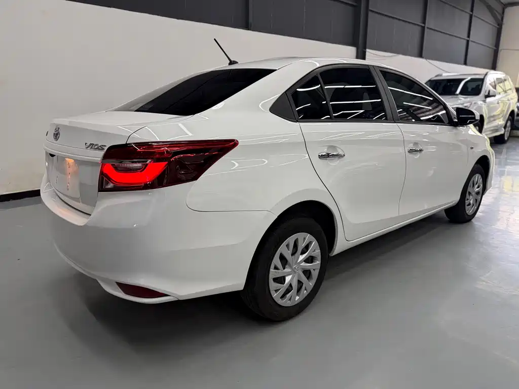 Toyota Vios — фото 6
