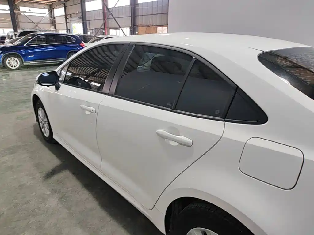 Toyota Corolla — фото 5