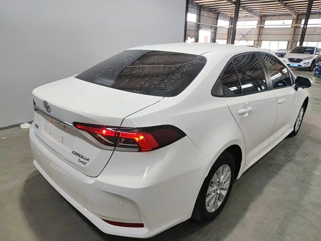 Toyota Corolla — фото 7