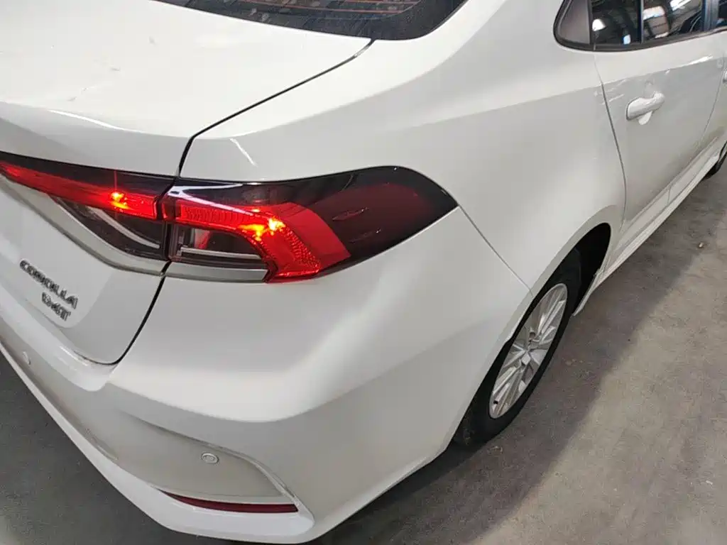 Toyota Corolla — фото 8