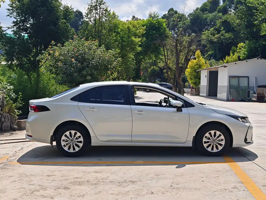 Toyota Corolla — фото 4