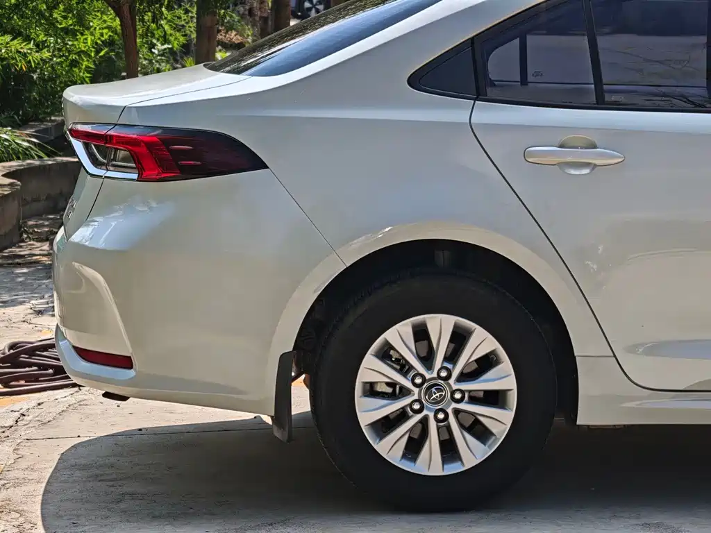 Toyota Corolla — фото 6