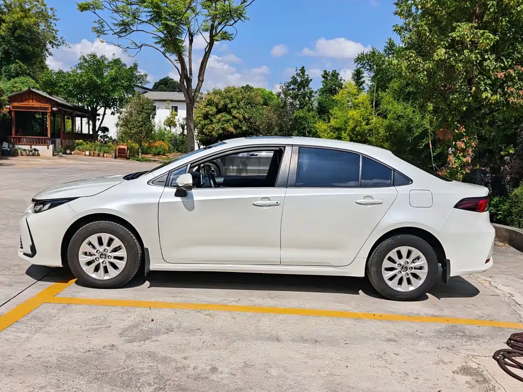 Toyota Corolla — фото 10