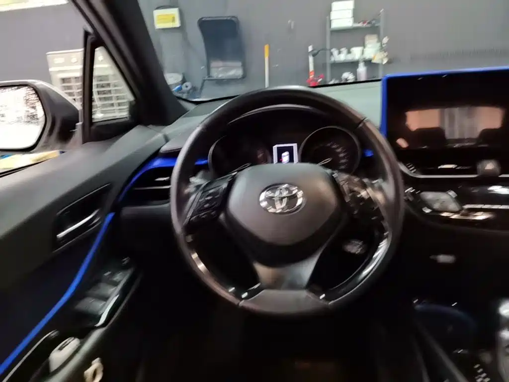 Toyota C-HR — фото 3