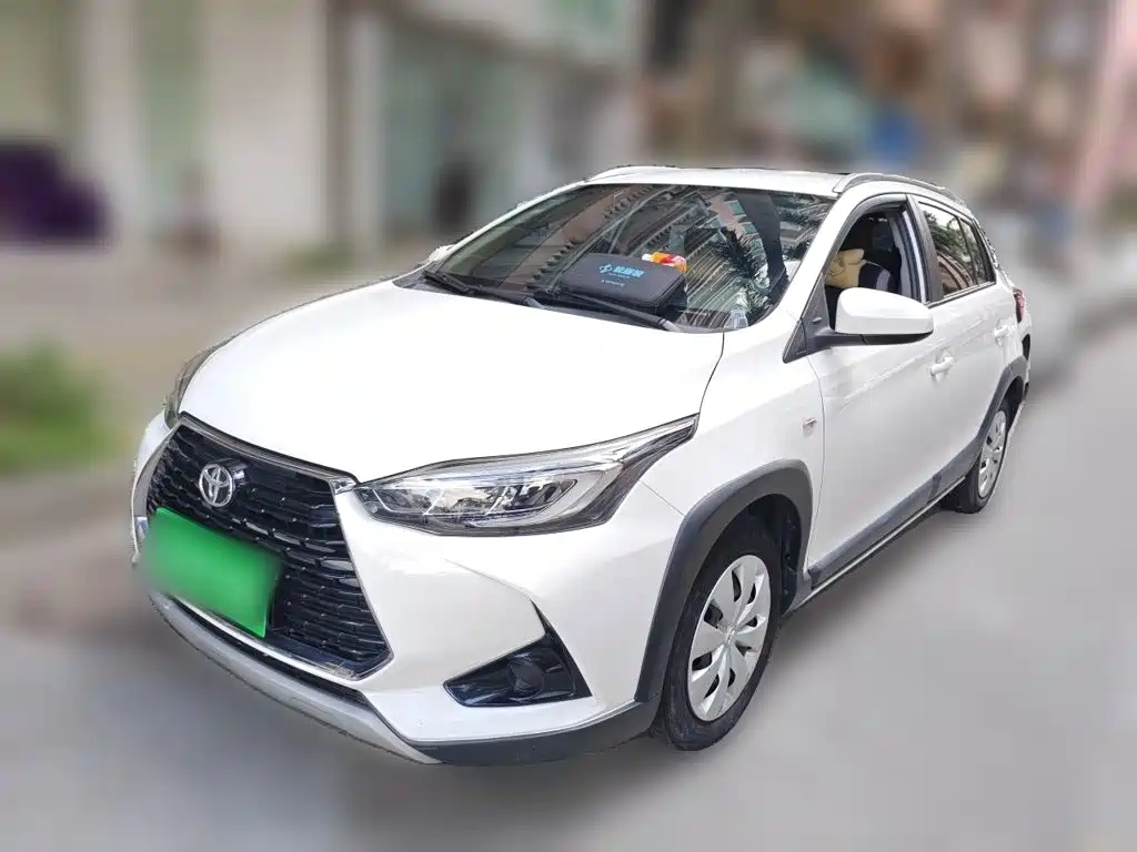 Toyota Yaris L — фото 2