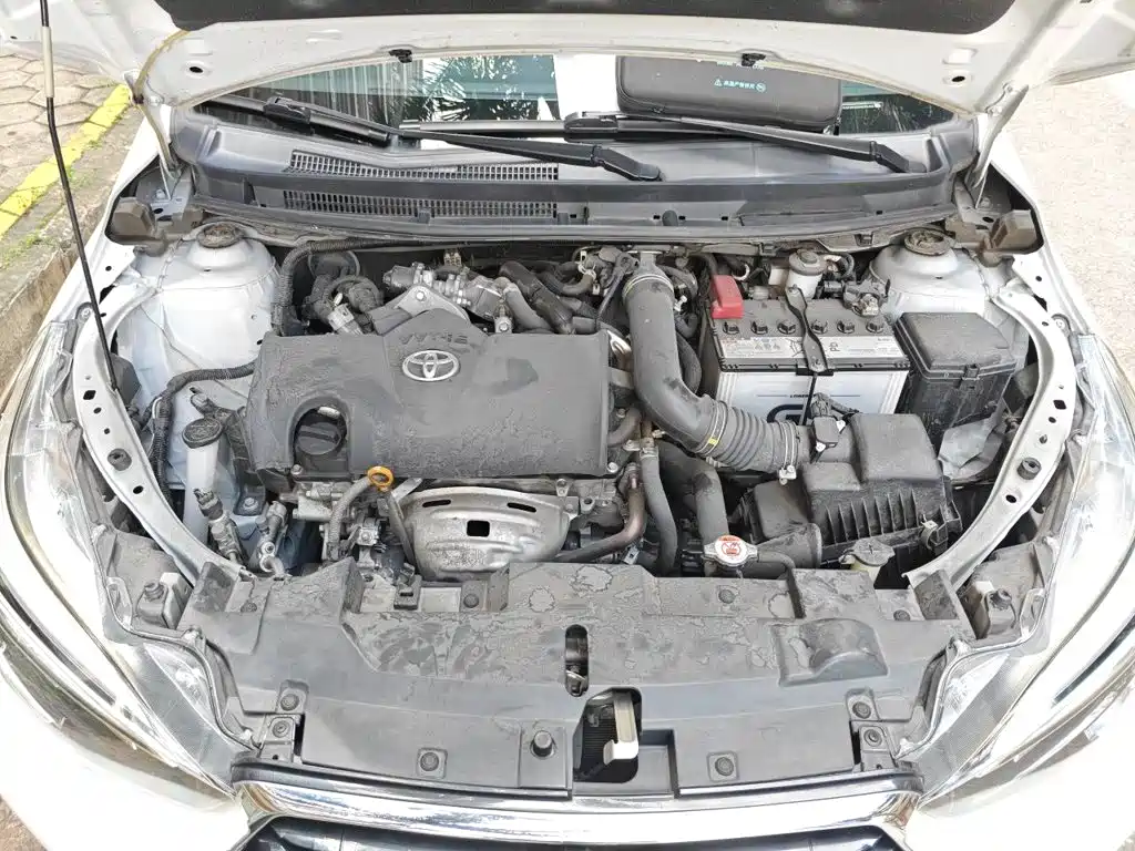 Toyota Yaris L — фото 11