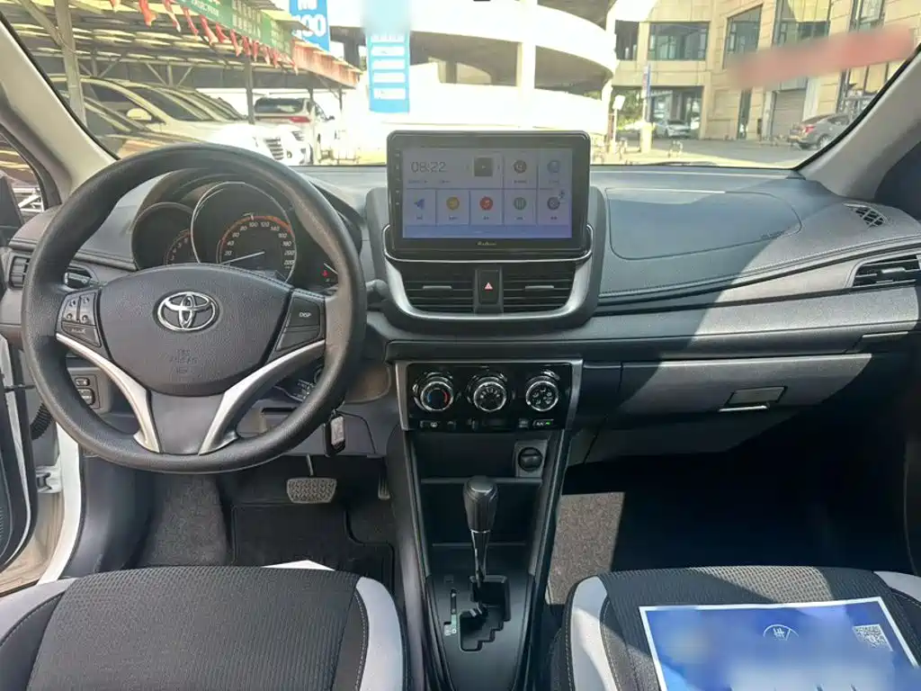 Toyota Yaris L — фото 14