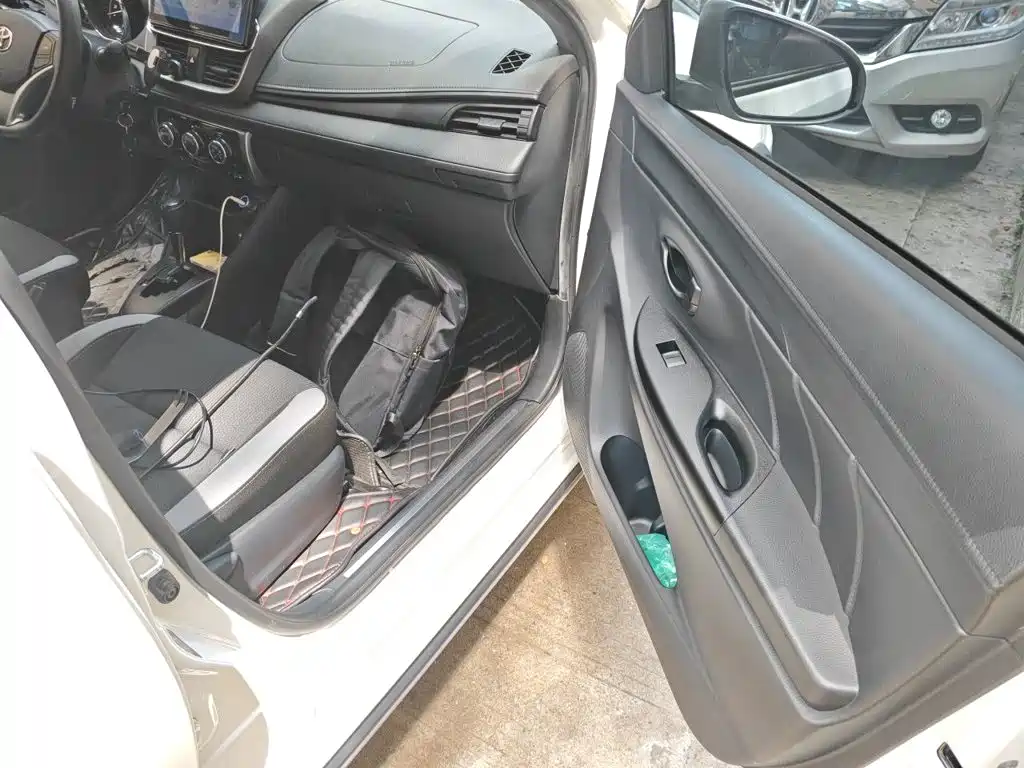 Toyota Yaris L — фото 19