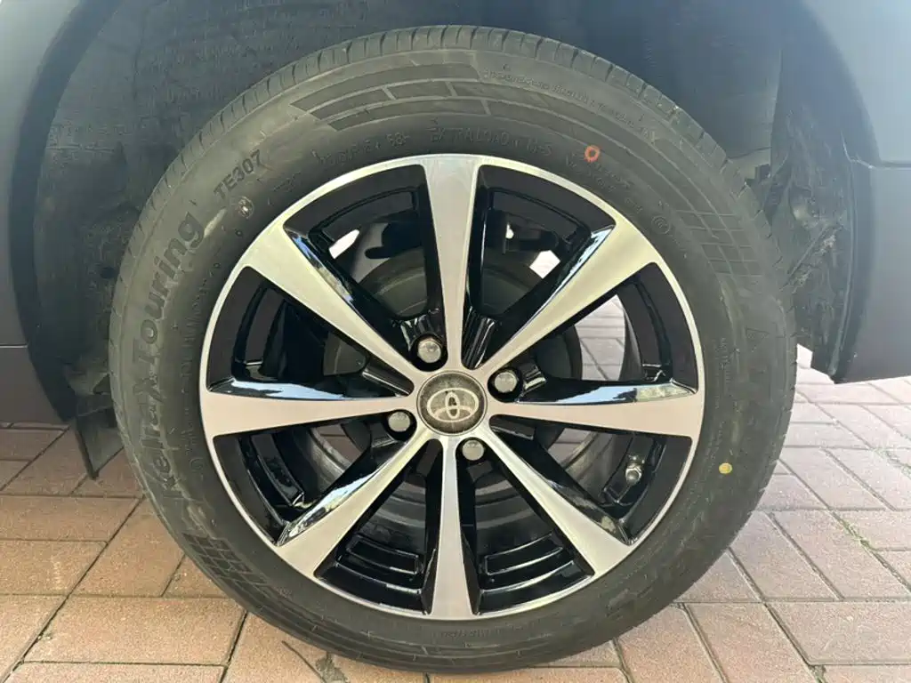 Toyota Yaris L — фото 23