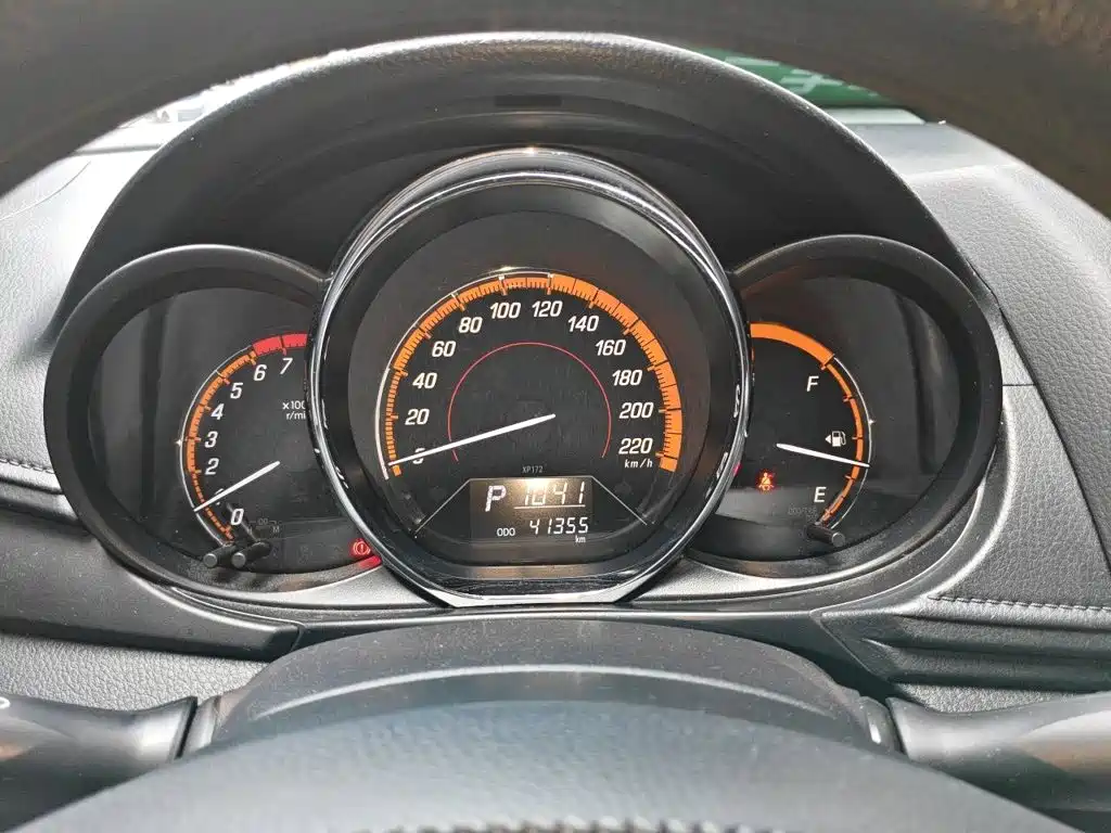 Toyota Yaris L — фото 4