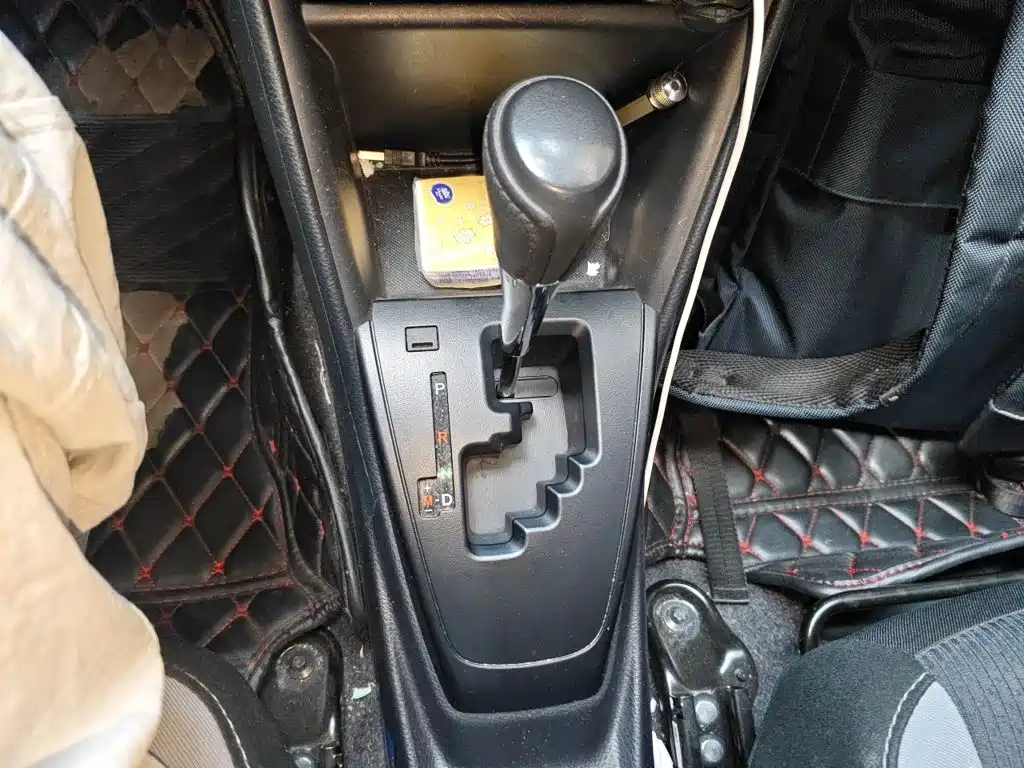 Toyota Yaris L — фото 7