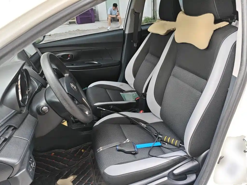 Toyota Yaris L — фото 8