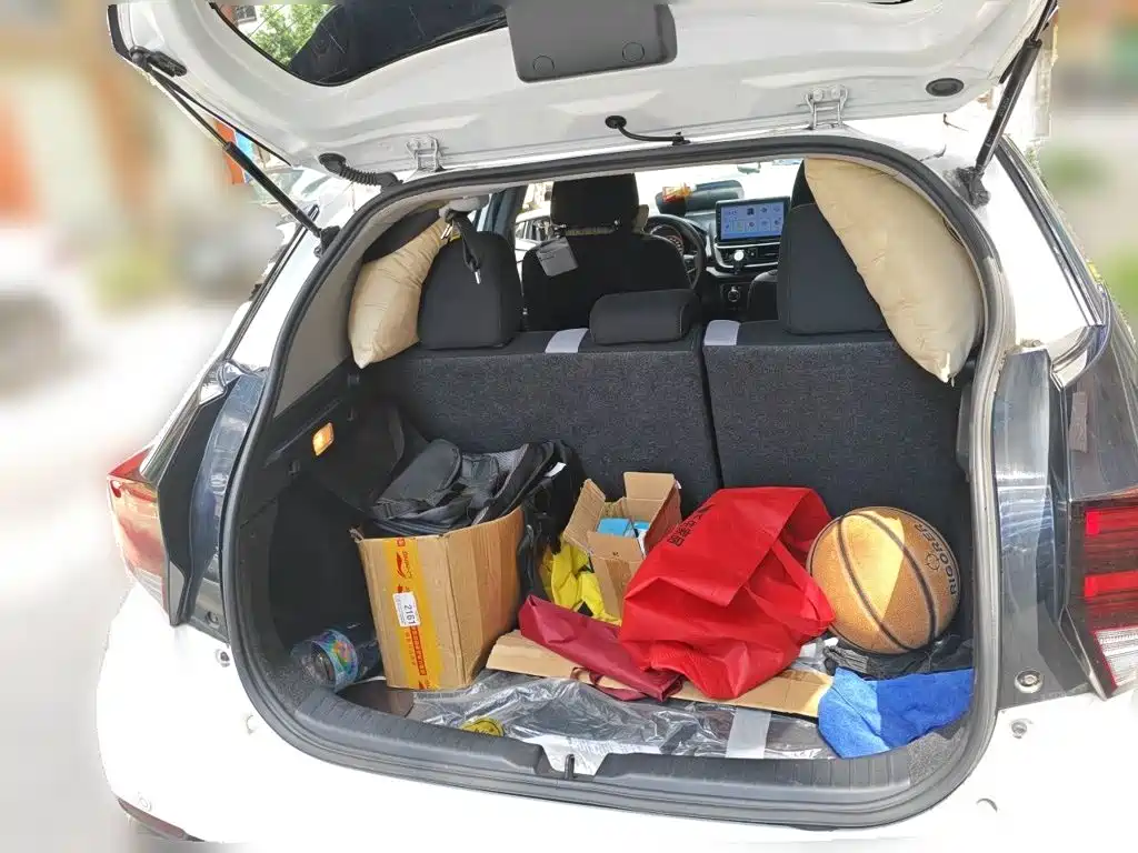 Toyota Yaris L — фото 10