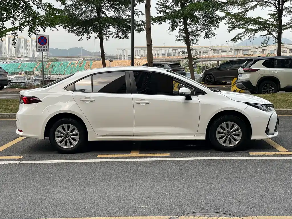 Toyota Corolla — фото 4