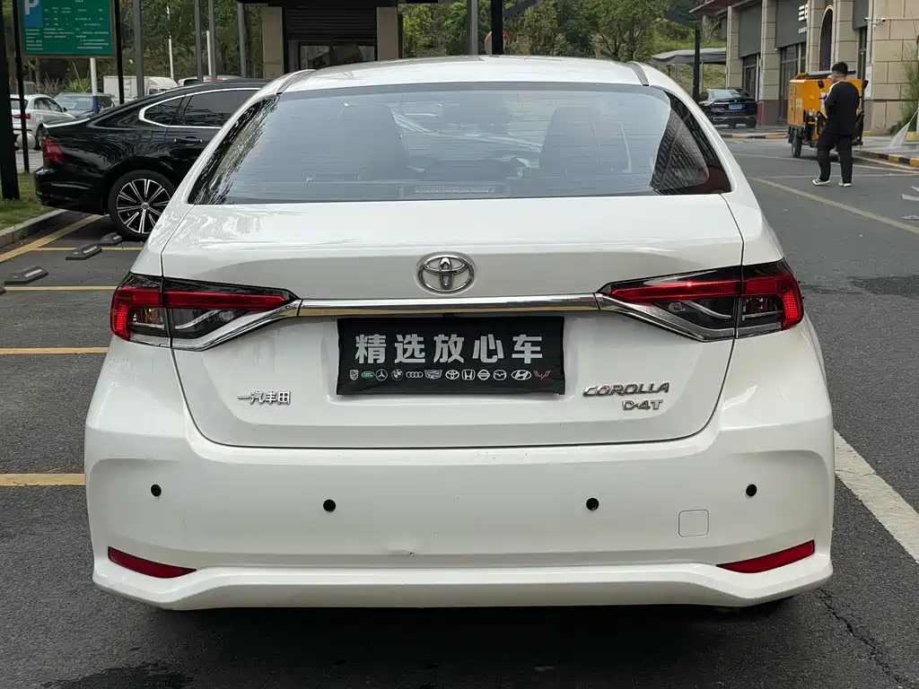 Toyota Corolla — фото 6