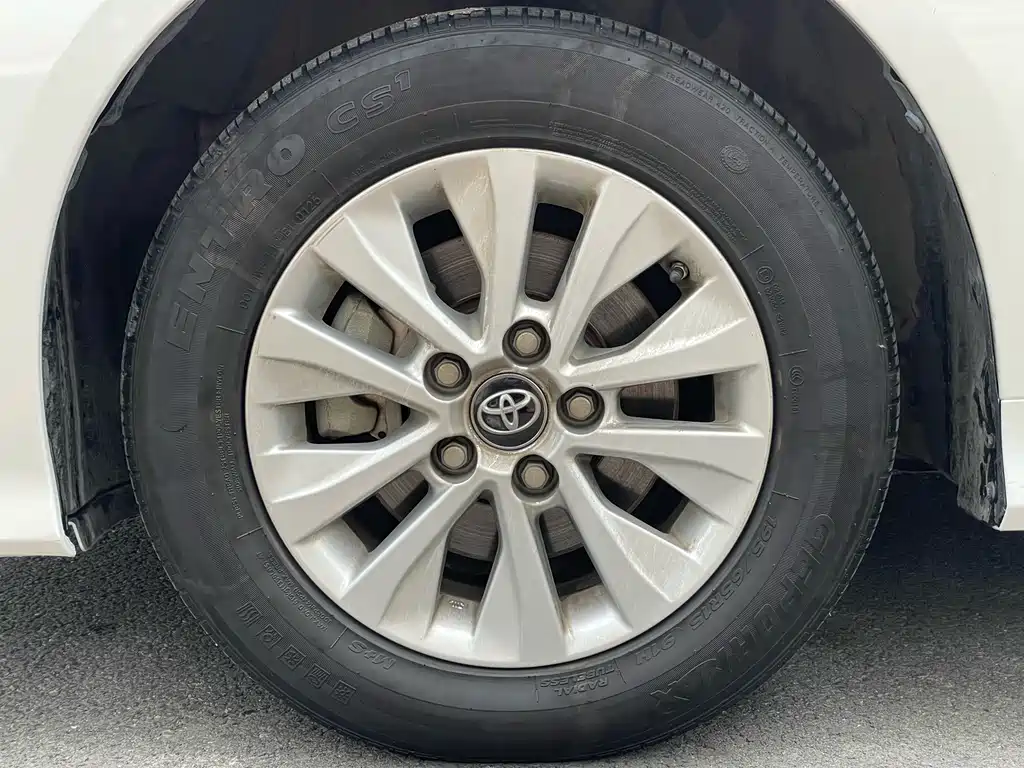 Toyota Corolla — фото 9