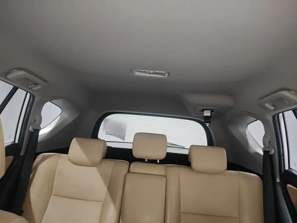 Toyota RAV4 — фото 14