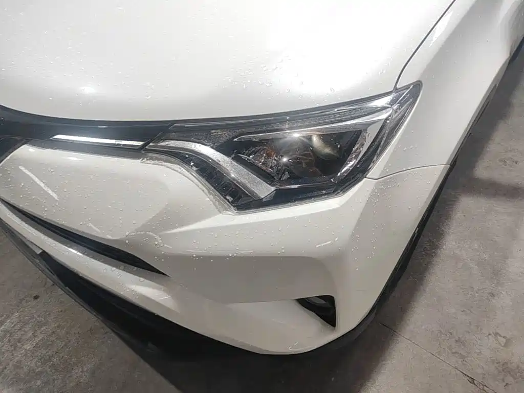 Toyota RAV4 — фото 18
