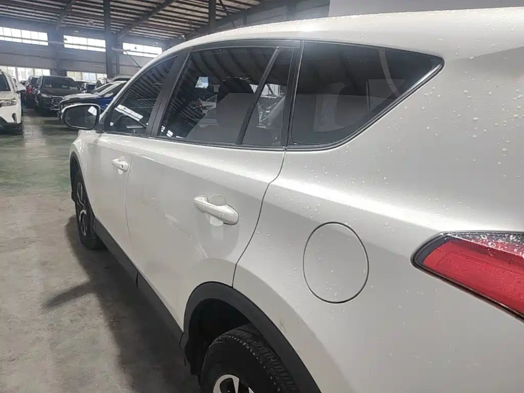 Toyota RAV4 — фото 23