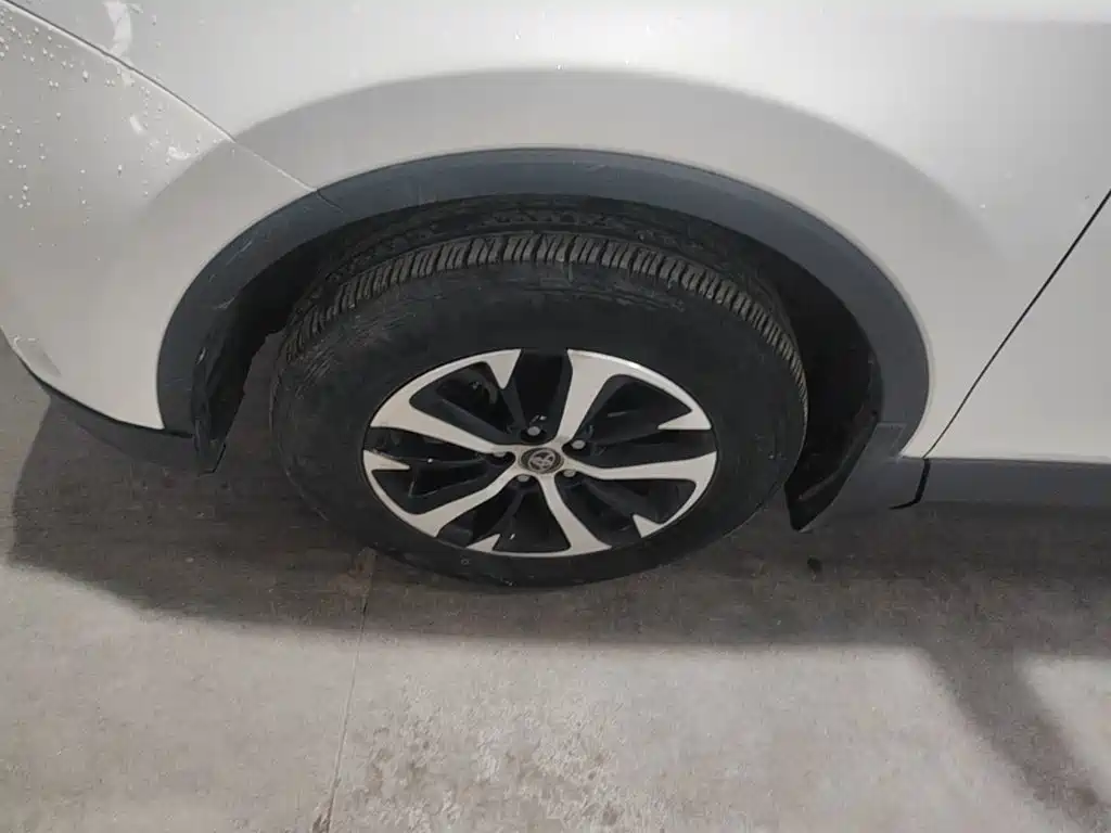 Toyota RAV4 — фото 25