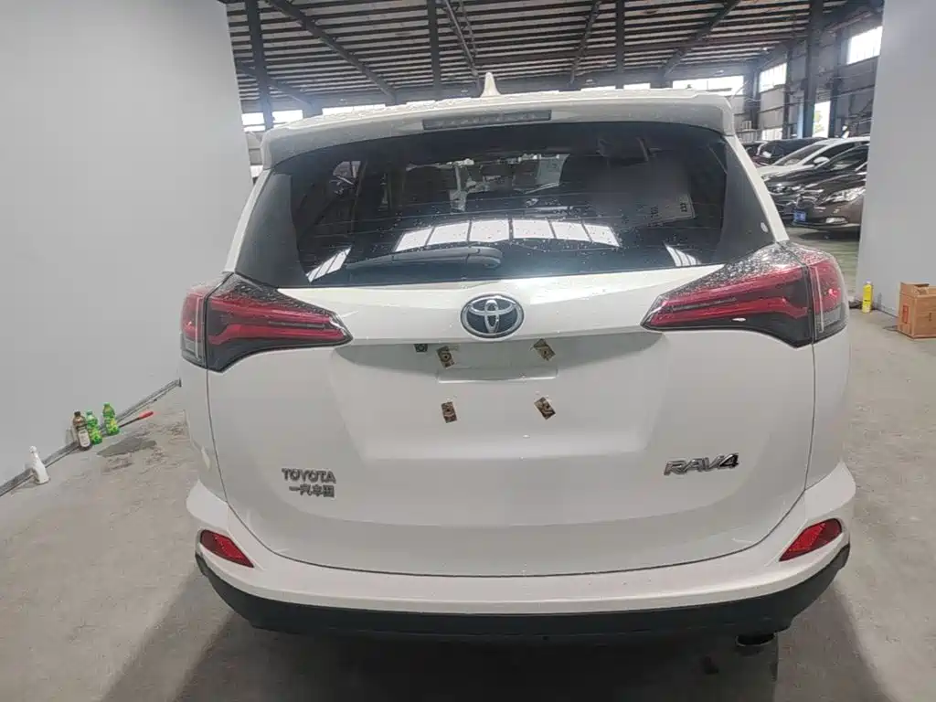 Toyota RAV4 — фото 4