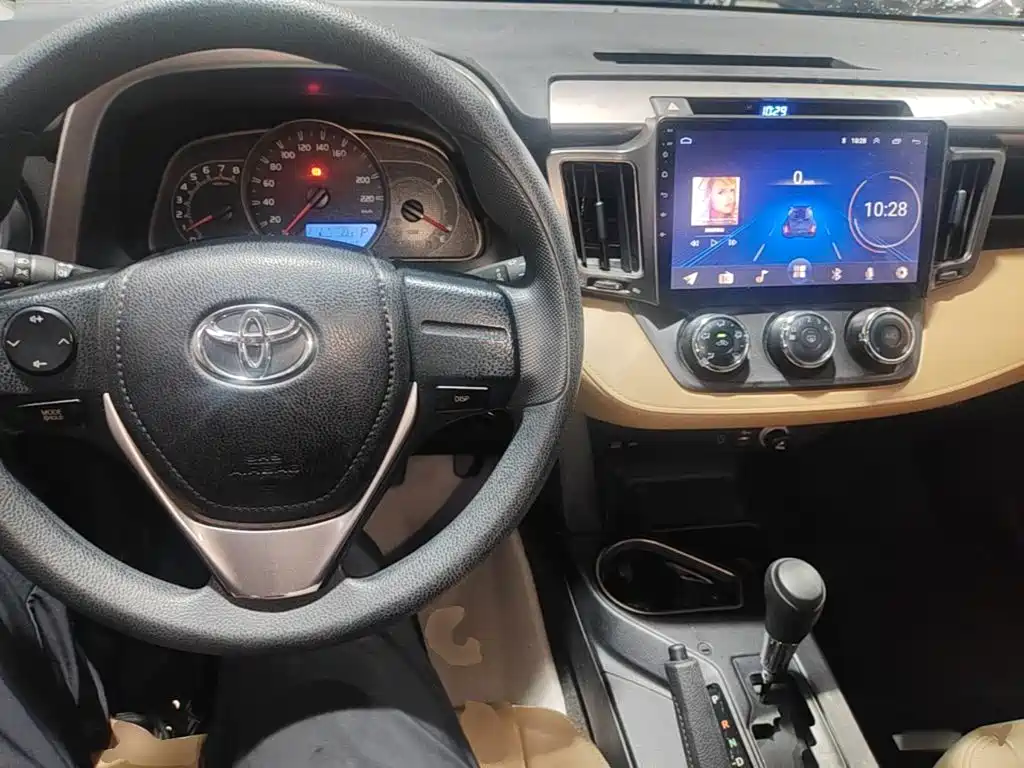 Toyota RAV4 — фото 6