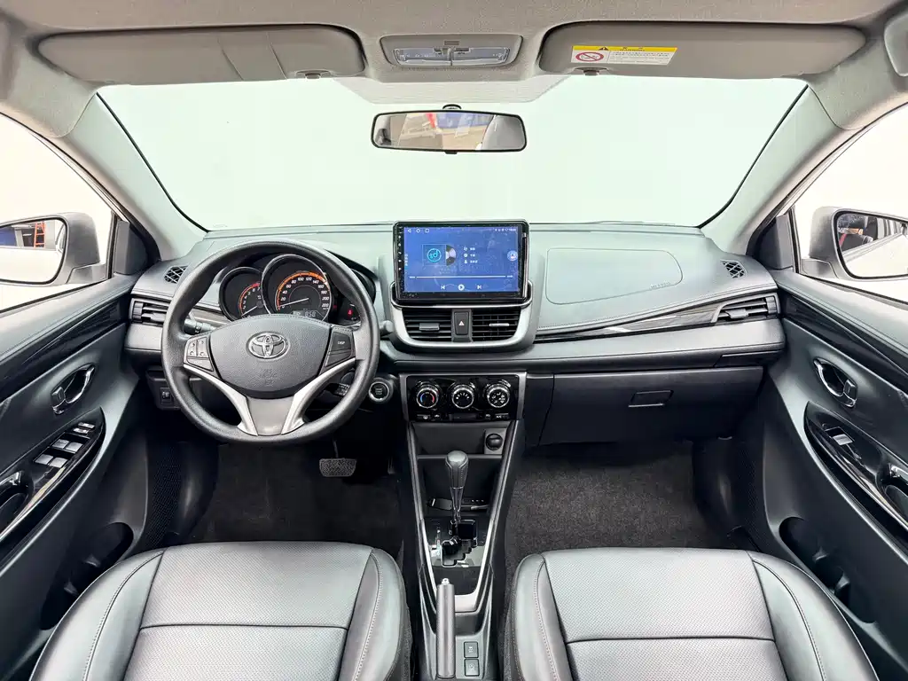 Toyota Yaris L — фото 11