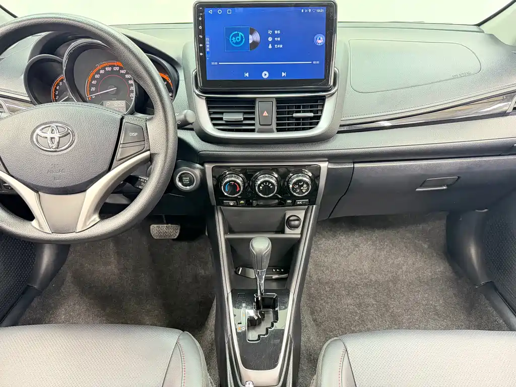 Toyota Yaris L — фото 13