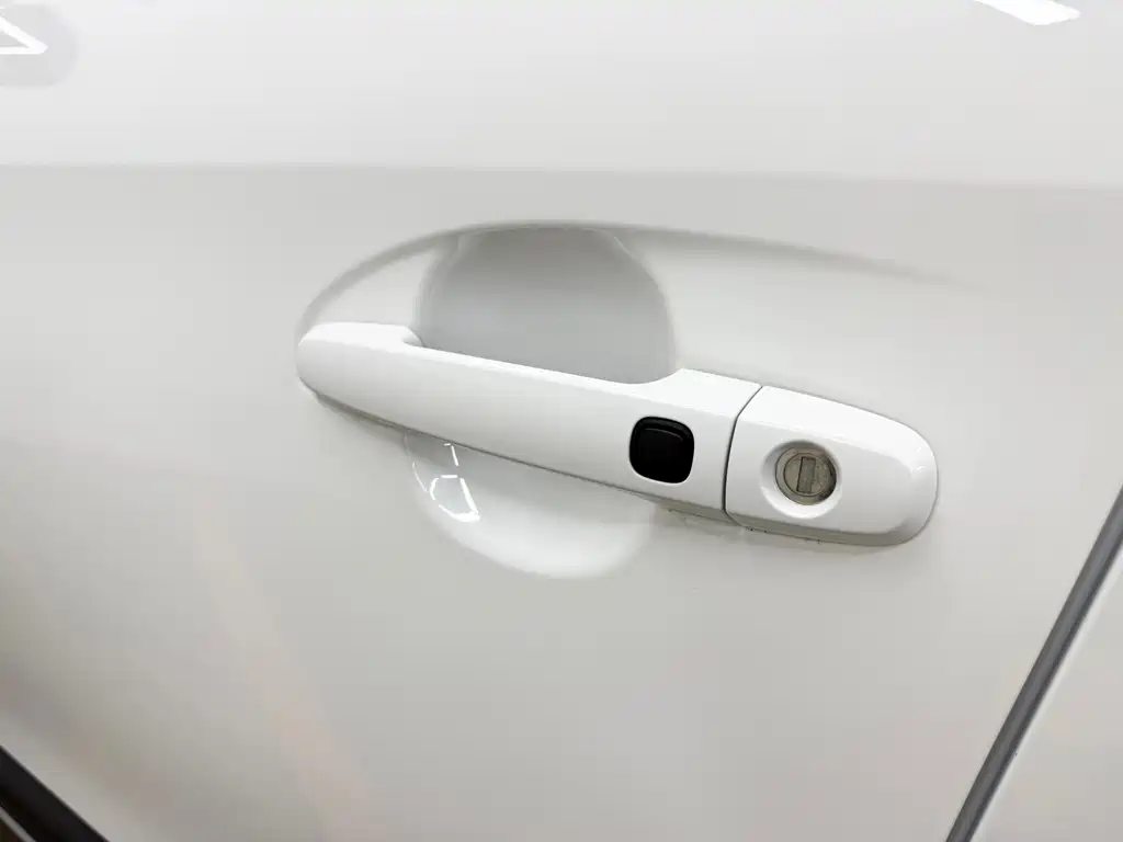 Toyota Yaris L — фото 14