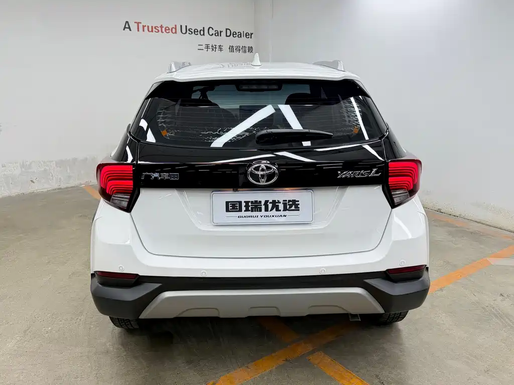 Toyota Yaris L — фото 4