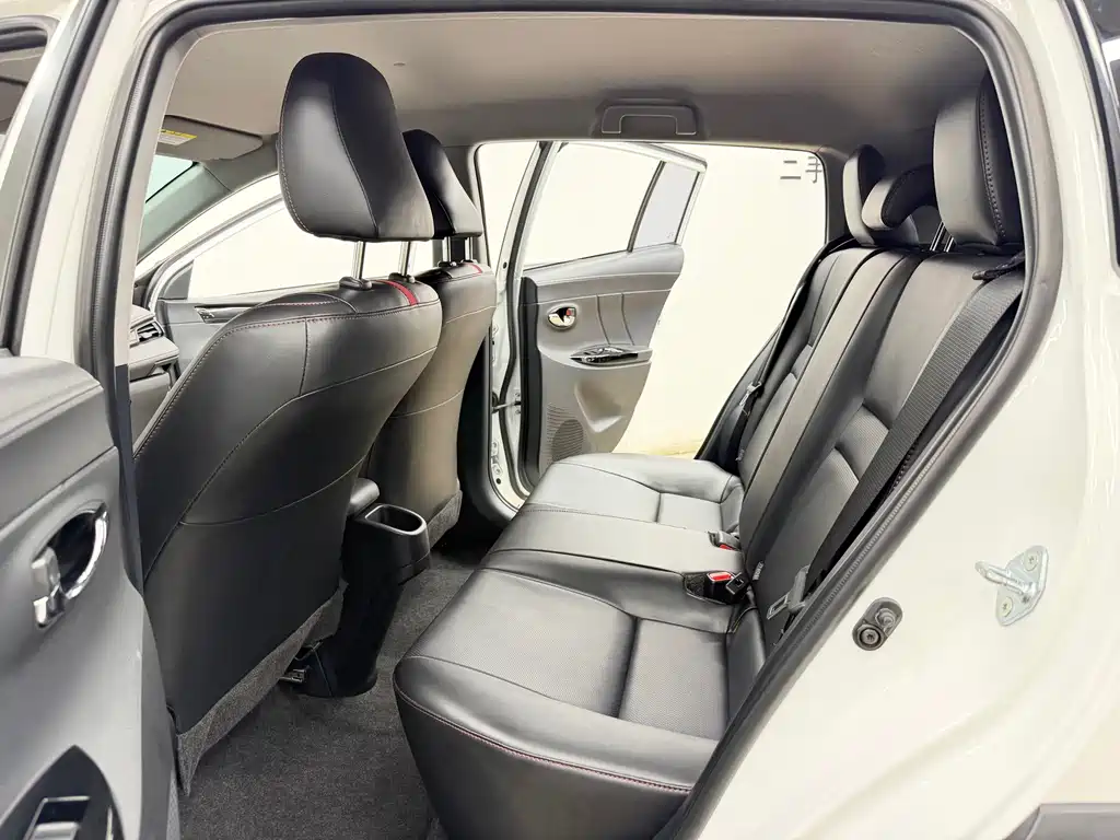 Toyota Yaris L — фото 10