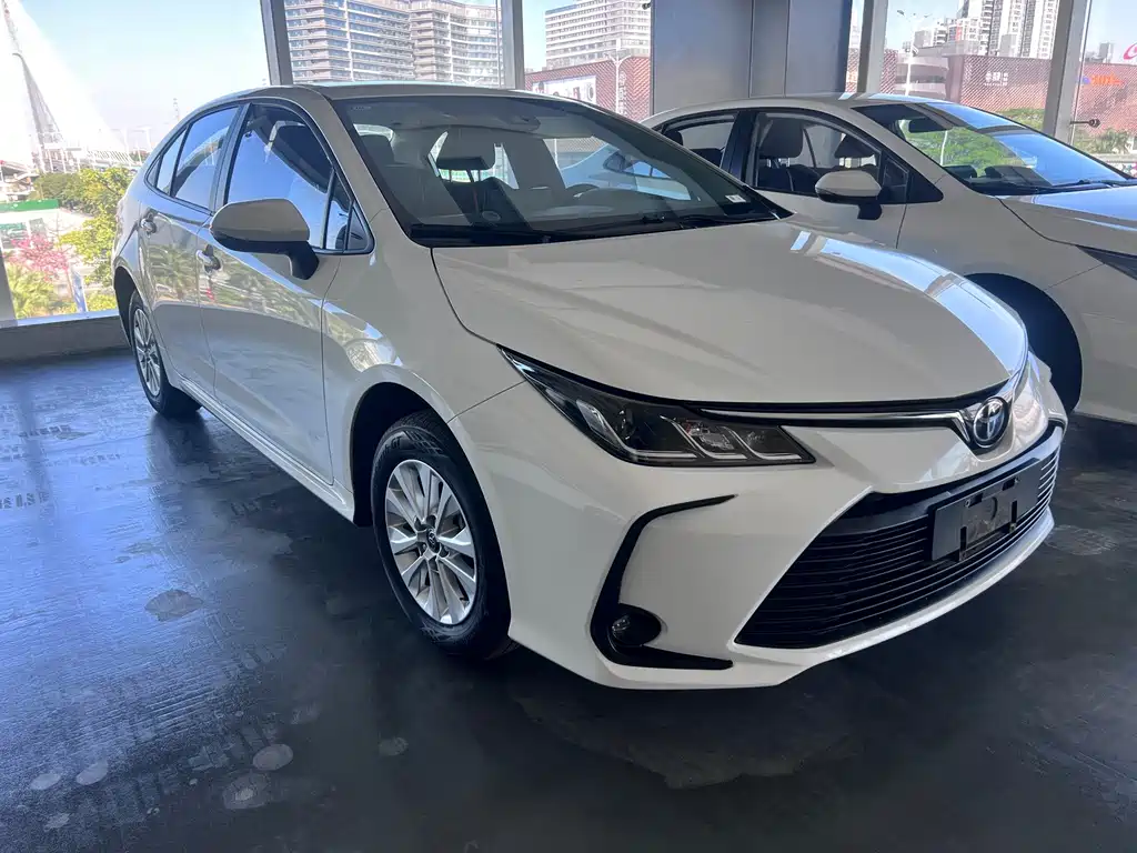 Toyota Corolla — фото 3