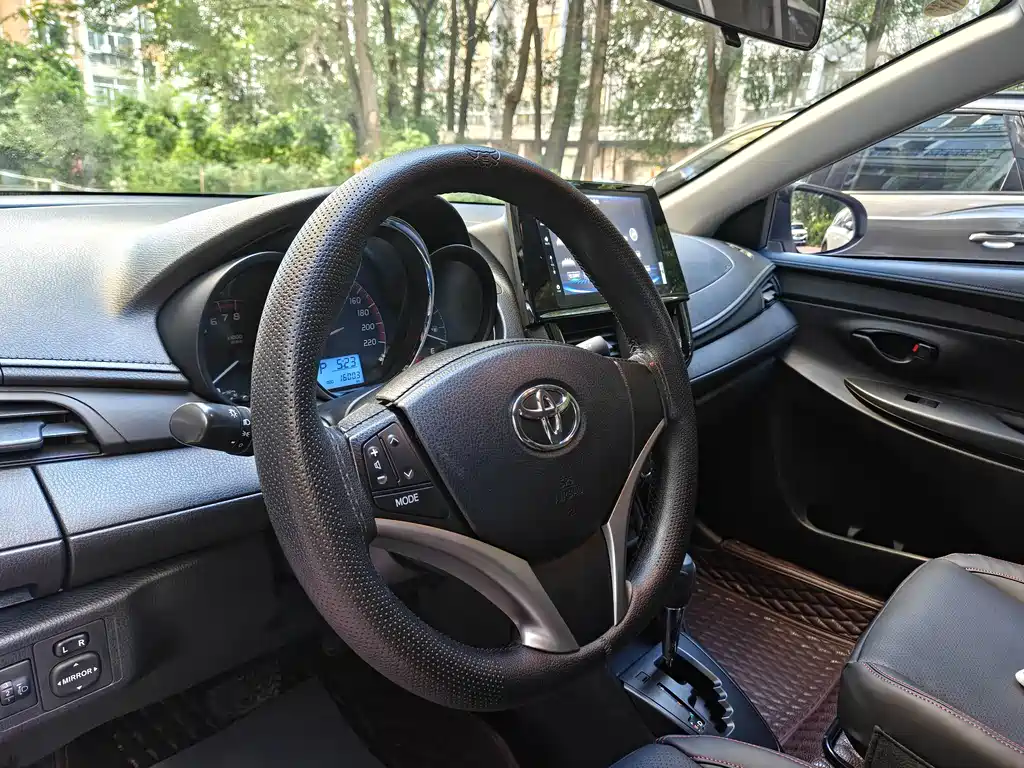 Toyota Vios — фото 10