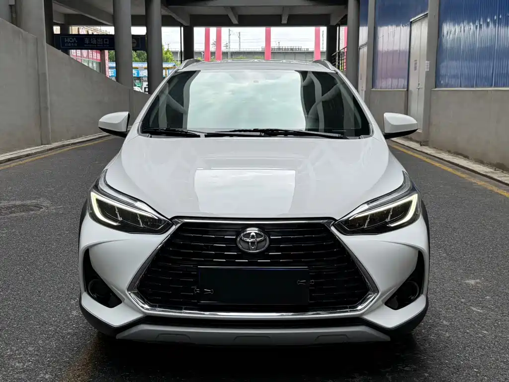Toyota Yaris L — фото 2