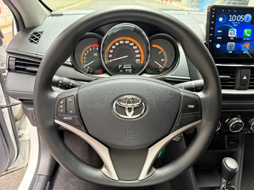 Toyota Yaris L — фото 11