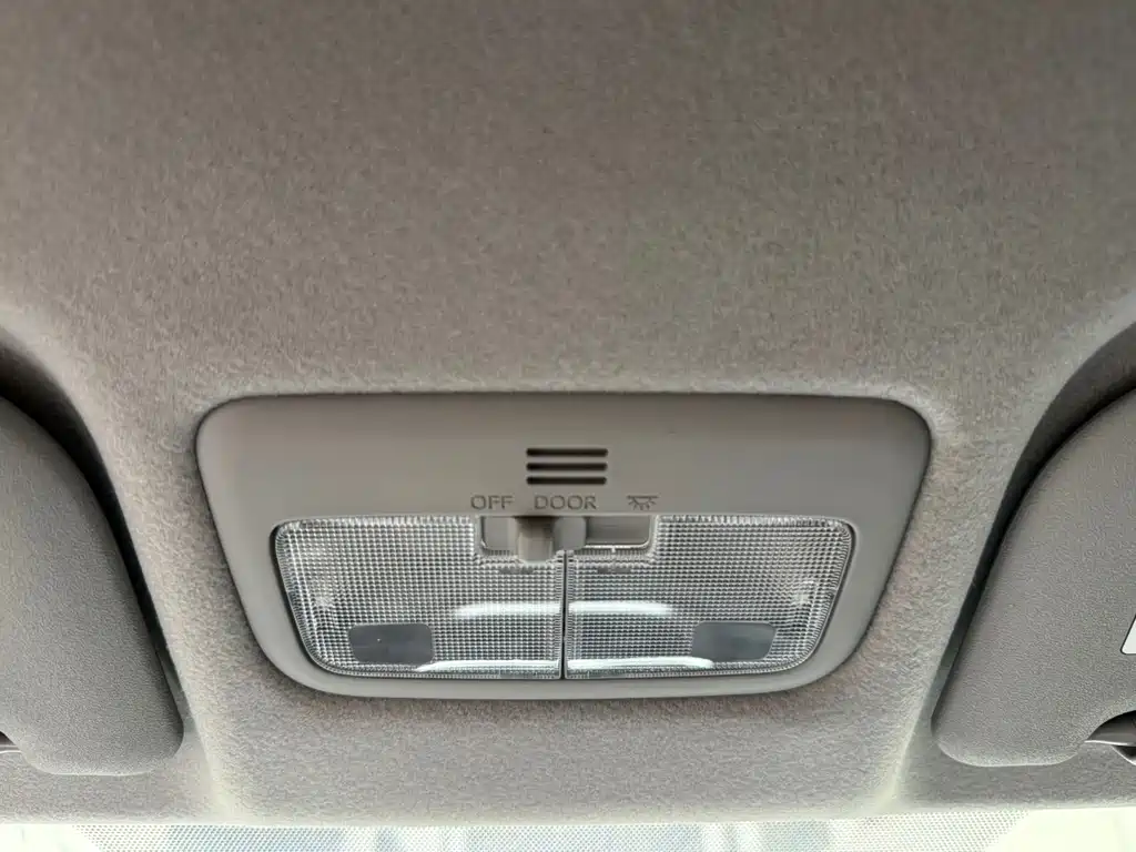 Toyota Yaris L — фото 17