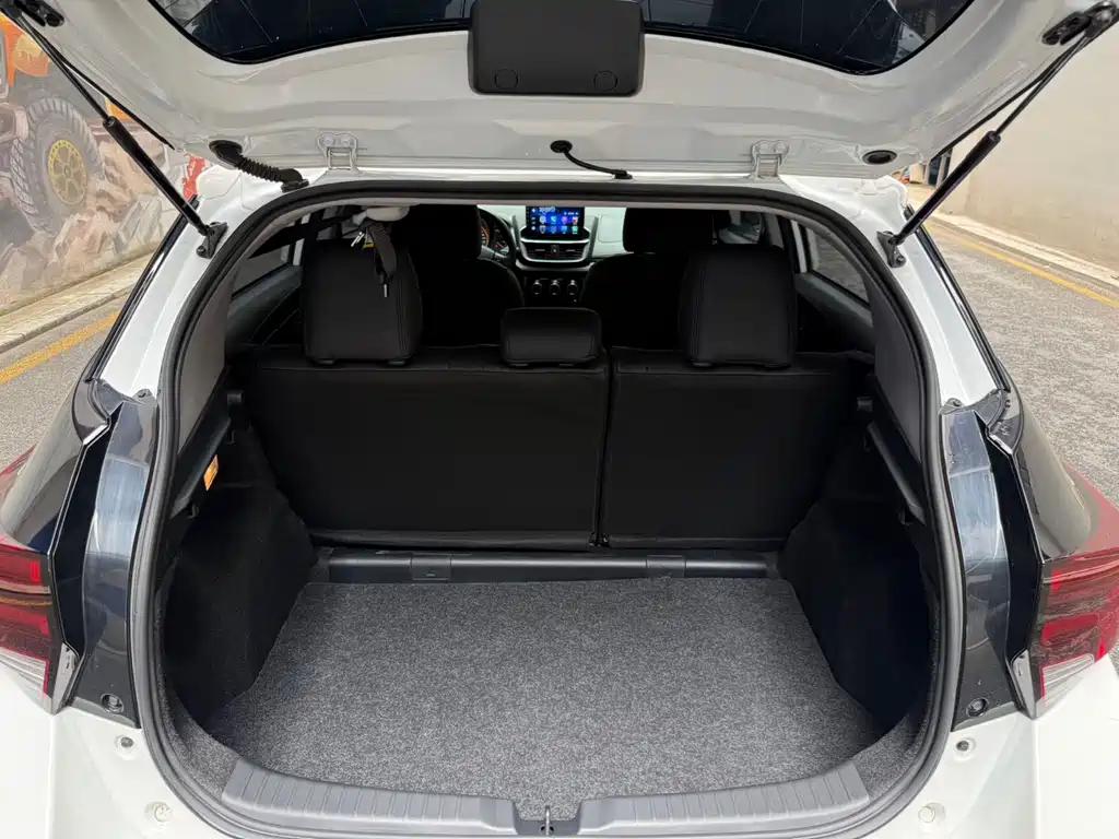 Toyota Yaris L — фото 18