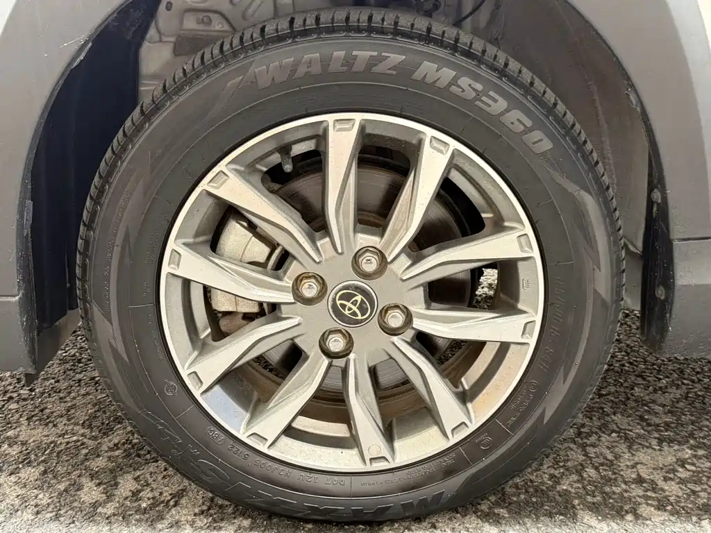 Toyota Yaris L — фото 20