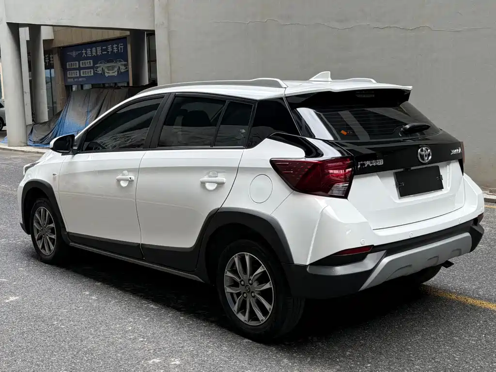 Toyota Yaris L — фото 6