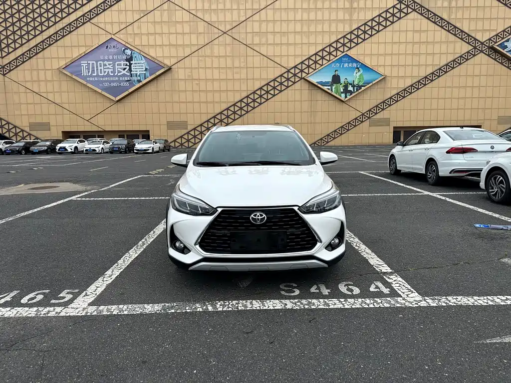 Toyota Yaris L — фото 2