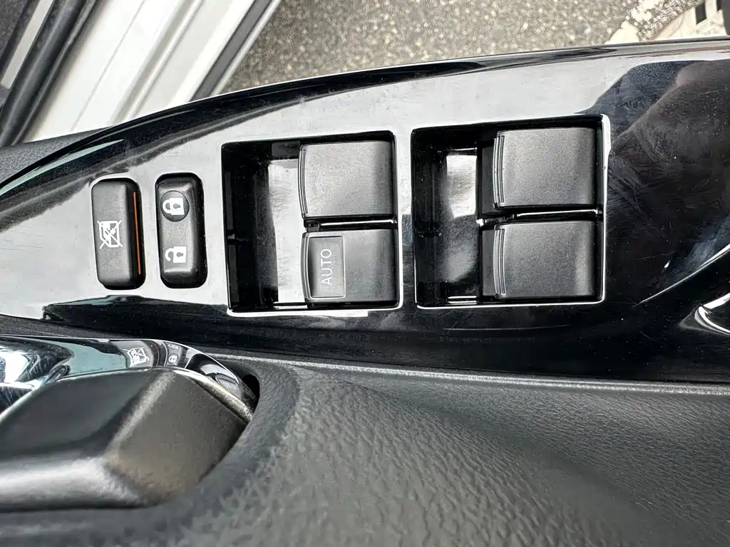 Toyota Yaris L — фото 11