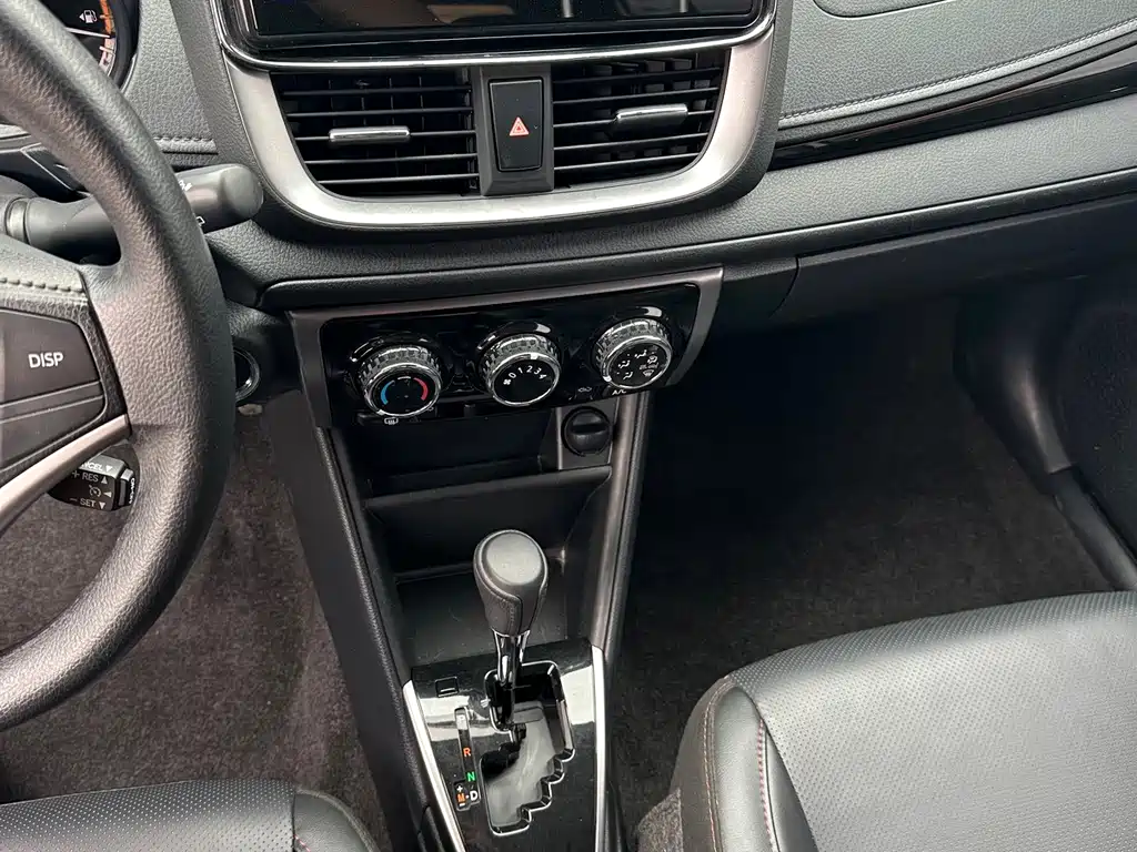 Toyota Yaris L — фото 15