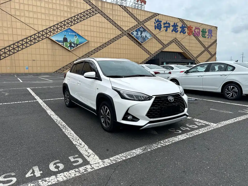 Toyota Yaris L — фото 3